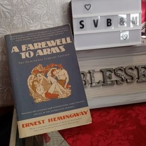 Ernest Hemingway a farewell to arms Book